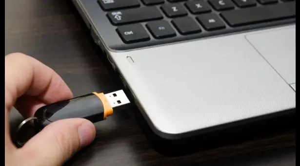 вытащить флешку из usb порта